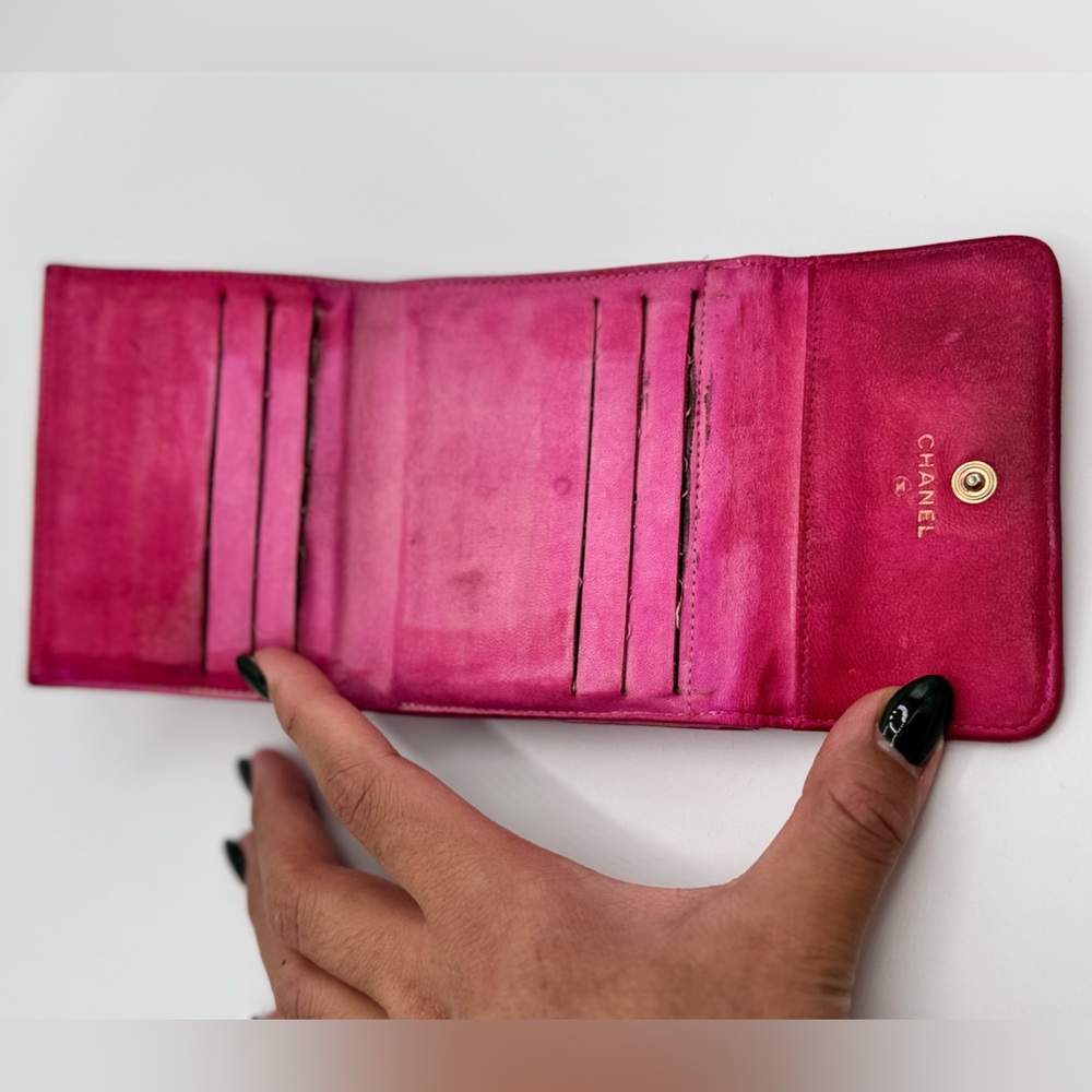 Chanel Caviar Vintage Compact Wallet - Picture 8 of 11